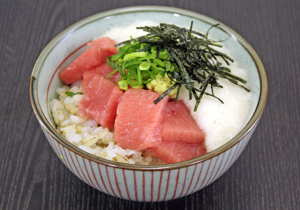 もち麦ご飯でとろろまぐろ丼